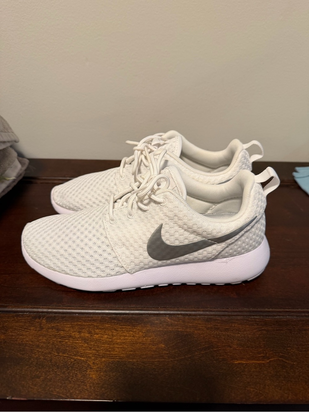 Nike Roshe Run Women’s White Mesh Sneakers With Gray Swoosh